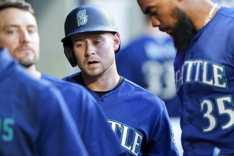 Kelenic se fractura el pie tras patear una hielera