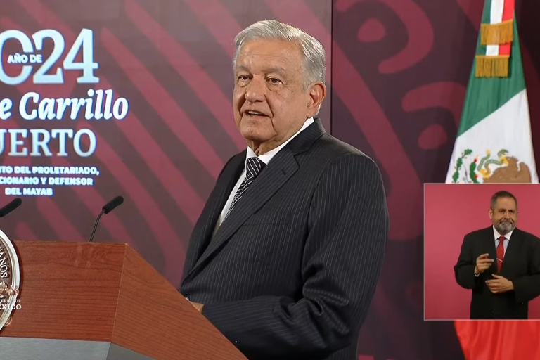 AMLO anuncia aumento de 10% al salario de maestros de educación básica federalizada