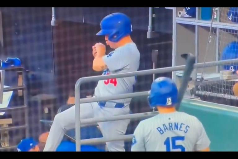 ¡Bat boy le salva la vida a Ohtani!