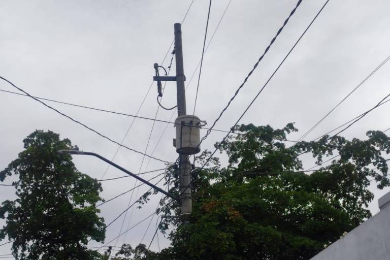 Vecinos de Villa Fontana, en Culiacán, denuncian omisión de CFE en abastecer de energía a la colonia