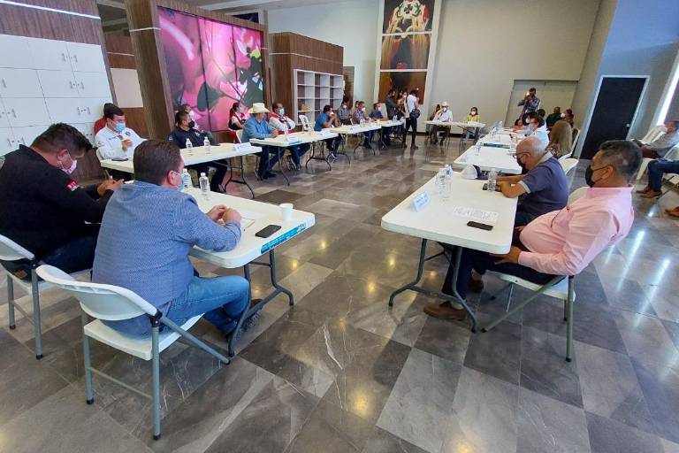 Prohíben acceso a menores de 12 y mayores de 65 años a tiendas y restaurantes en Guasave