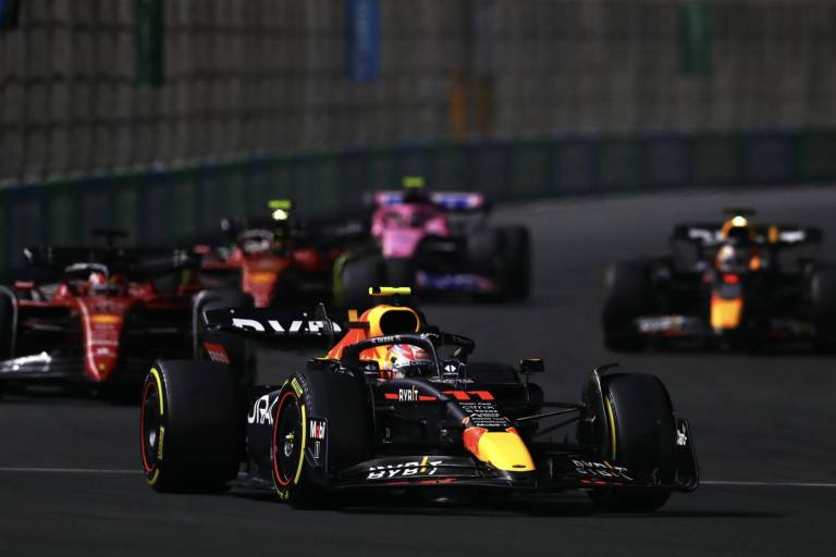 Checo Pérez termina cuarto en el Gran Premio de Arabia Saudita; gana Max Verstappen