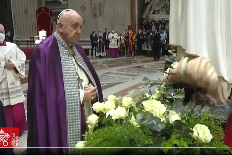 Papa Francisco pide perdón a comunidades canadienses y anuncia posible viaje al país