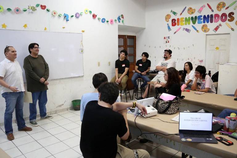 Inicia taller de Stencil y paste-up con Dante Aguilera