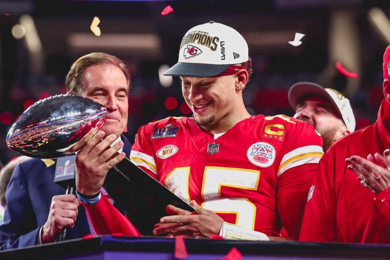 Patrick Mahomes se une al club legendario de Larry Bird tras el triunfo en el Super Bowl