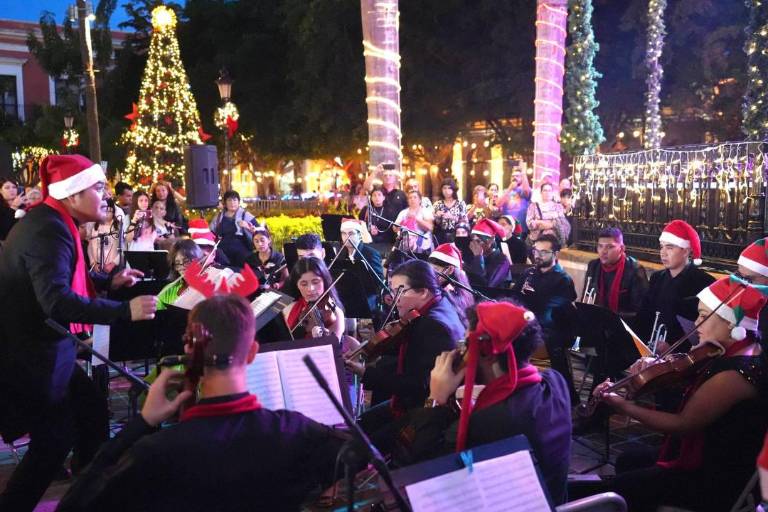 Alegra el Concierto Navideño la Plazuela Machado