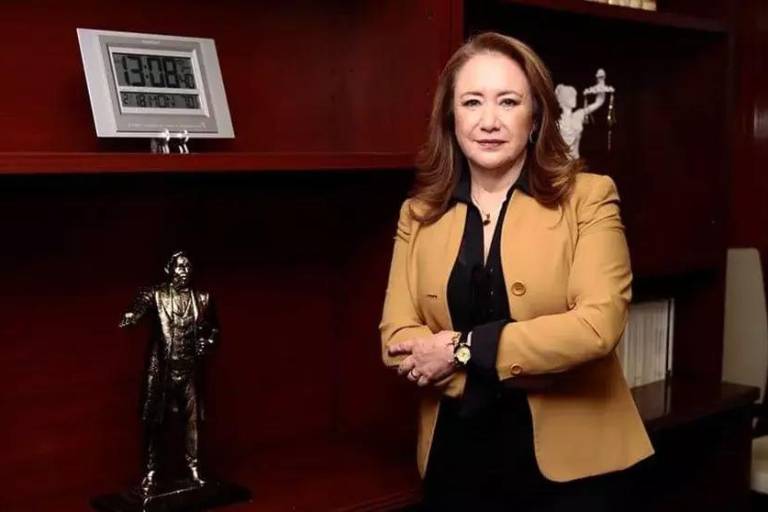 Tesis de Yasmín Esquivel es ‘copia sustancial’ de original, concluye FES Aragón