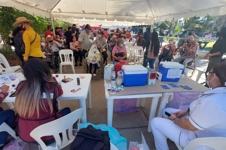 Programas de refuerzo de vacunas ‘podrían prolongar la pandemia’, advierte la OMS