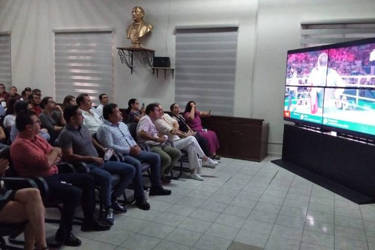 En Cabildo de Mazatlán viven la emoción de la participación de Marco Verde en los Olímpicos
