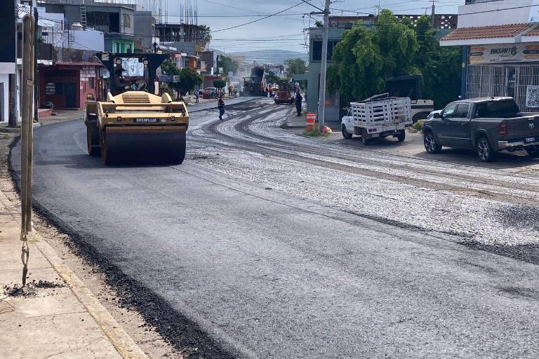 Supervisa Alcalde de Mazatlán reencarpetado de crucero de las avenidas Juan Carrasco y Pesqueira