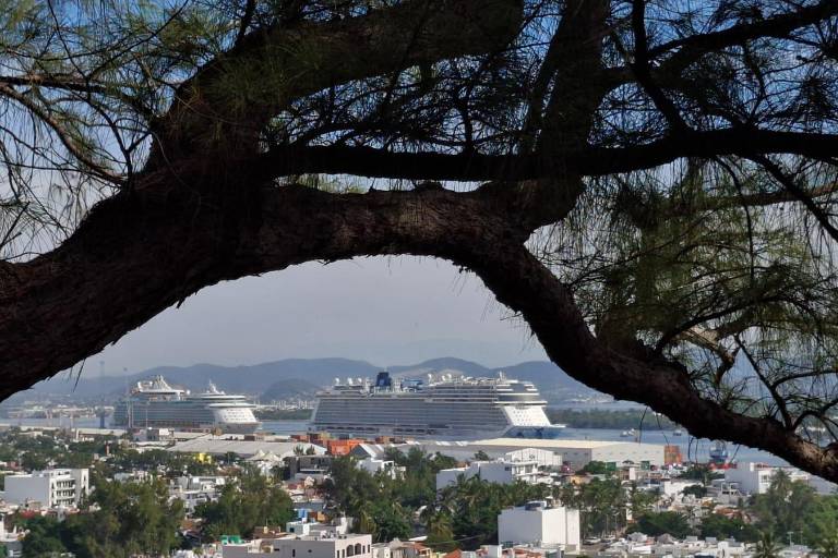 Recibe Mazatlán dos cruceros turísticos para cerrar noviembre