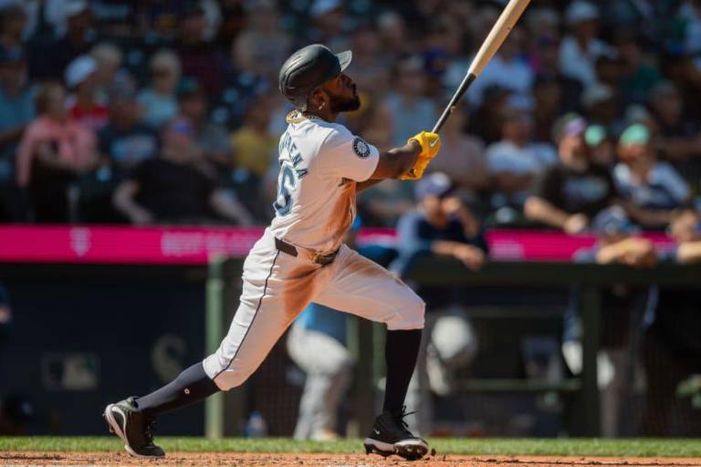 Arozarena y sinaloense Muñoz cooperan en triunfo de Marineros