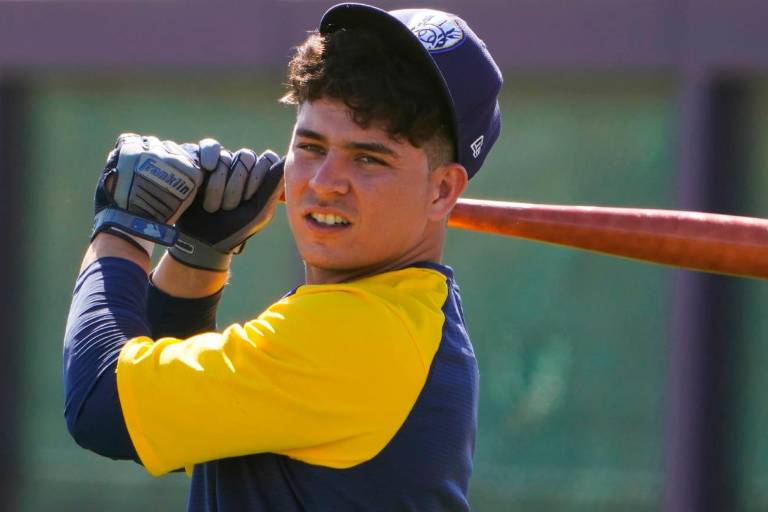 Luis Urías va por repunte tras año para el olvido con los Cerveceros