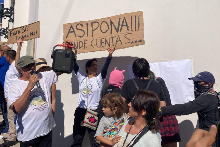 Colectivo en Defensa del Faro se manifiesta en celebración de apertura de la Tirolesa