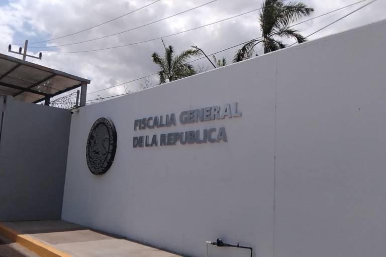 Familias acuden a FGR para entrega de cuerpos de fallecidos en enfrentamiento de Sánchez Celis