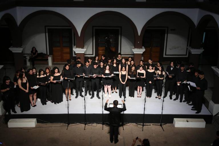 Brindan velada grupos corales y Ensamble Vocal de la ESUM