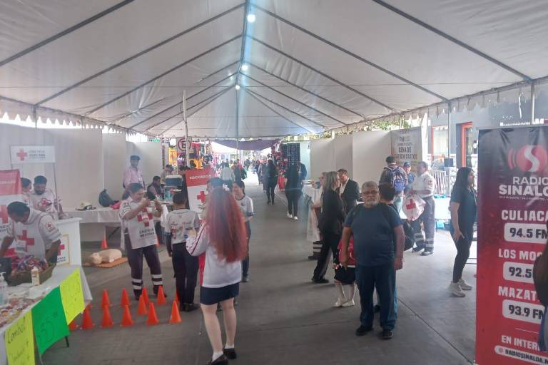 Acuden sinaloenses por su kit de corredor para el Maratón Internacional de Culiacán