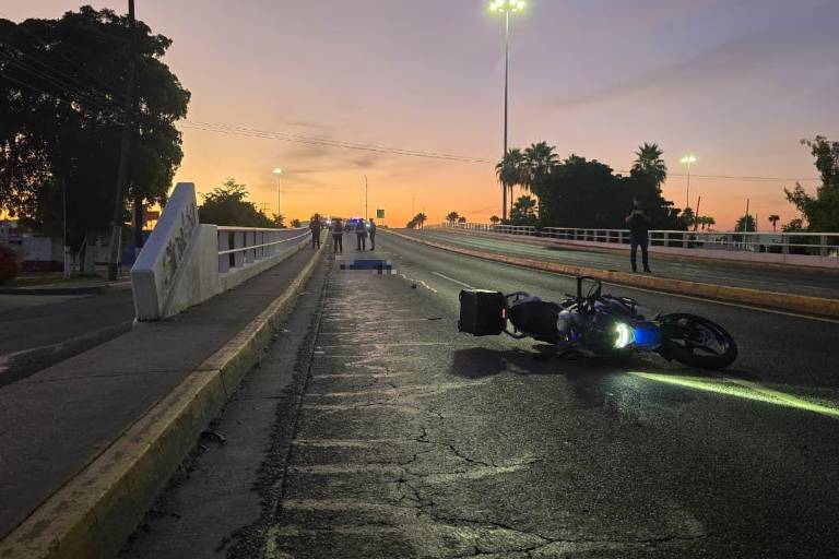 Muere motociclista tras impactarse en el puente José Limón de Culiacán