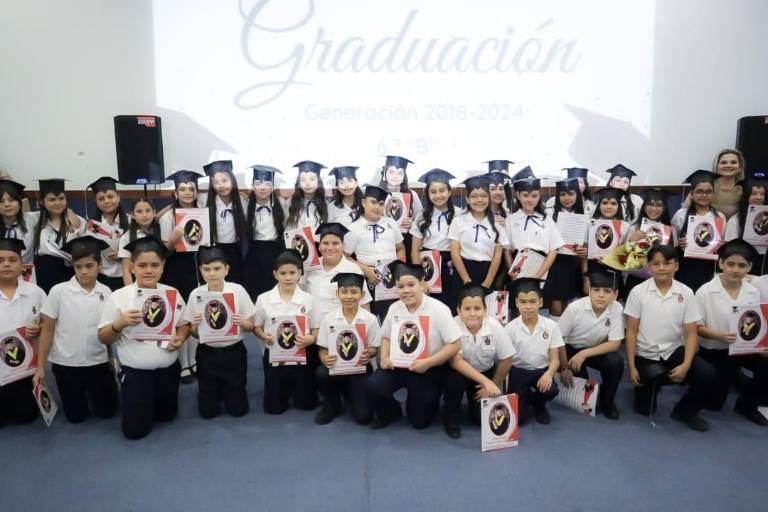 Con divertida piscinada celebra Gael Gaxiola Valdez su graduación