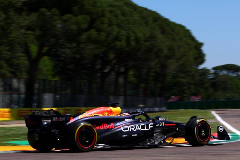 Checo Pérez arrancará en sitio 11 en GP Emilia Romagna; pole para Verstappen