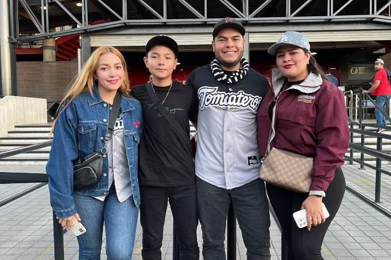 Disfruta la afición de una emocionante final de beisbol
