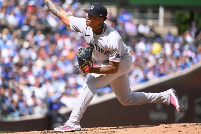 Yanquis pintan de blanco a Cachorros en regreso triunfal de Luis Gil