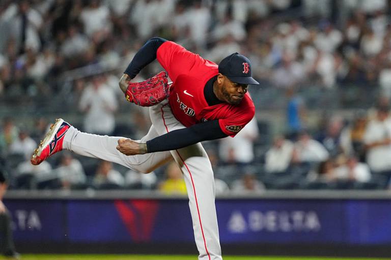 Aroldis firma extensión con los Medias Rojas para el 2026