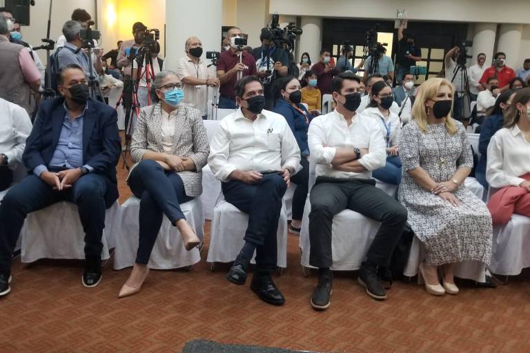 Rocha Moya presenta a su Gabinete; hay activistas, políticos, empresarios, médicos y ex funcionarios federales