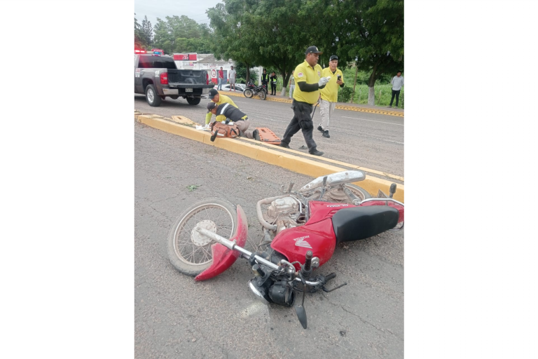 Accidente en moto en Rosario deja un adulto herido y un menor de 5 años en estado de gravedad