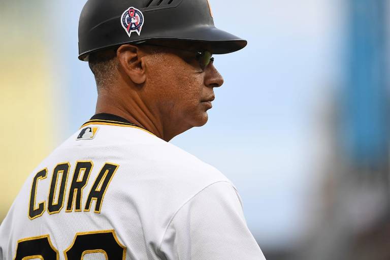 Piratas de Pittsburgh despiden al coach de 3B Joey Cora