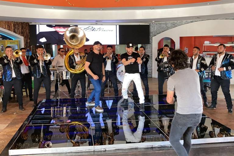 Celebra Pancho Barraza tres décadas de trayectoria con grabación de 30 duetos