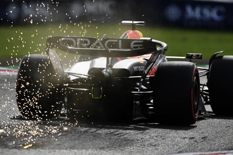 Checo arrancará quinto en Japón; Verstappen arrasa y se lleva la pole