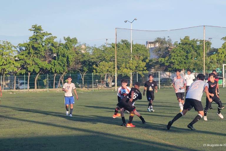 D’portenis golea a Pinturas Parra en Torneo Verano Premier de Futbol