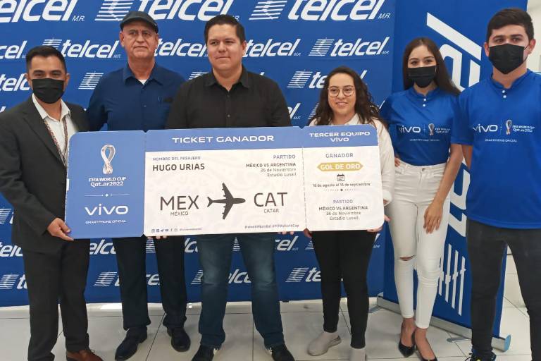 Premian Telcel y Vivo a sinaloense con boleto para acudir al Mundial de Futbol en Qatar 2022