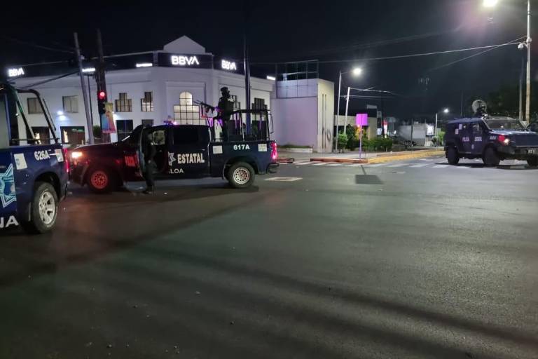 En destrucción de cámaras en Culiacán, civiles armados viajaban en ocho vehículos y tiraban ‘poncha llantas’