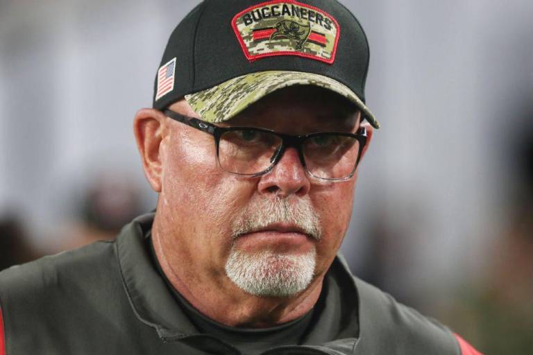 Bruce Arians podrá dirigir a los Buccaneers tras superar los protocolos de Covid-19