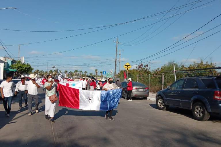 Comunidades indígenas salen a marchar en contra de la planta de amoniaco en Topolobampo
