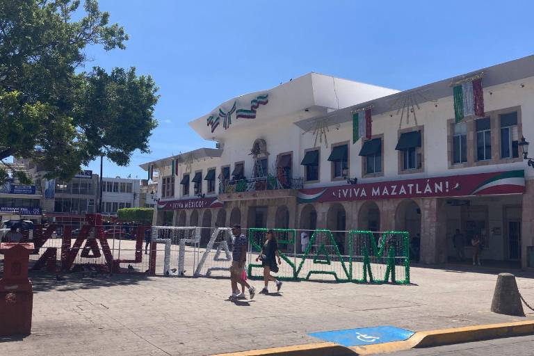 Gasta Ayuntamiento de Mazatlán más de $5.8 millones por uniformes para sus trabajadores sindicalizados