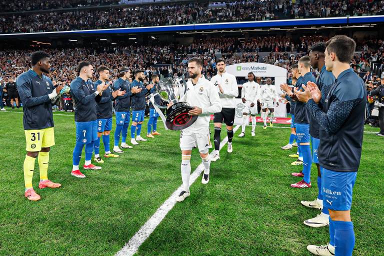 Real Madrid golea al Alavés tras doblete de Vinicius