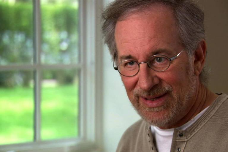 Planea Steven Spielberg nueva película sobre OVNIs
