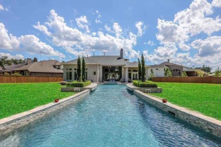 Accionistas de Baker Hughes piden investigar conflicto de interés por renta de mansión a hijo de AMLO