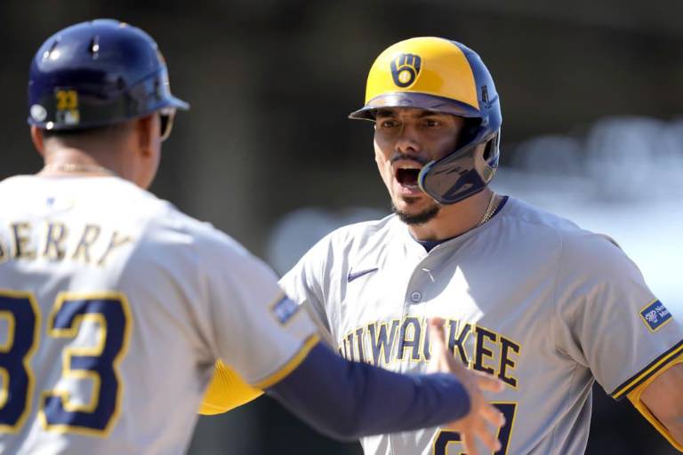 Cerveceros reaccionan en la octava para doblegar a Cachorros