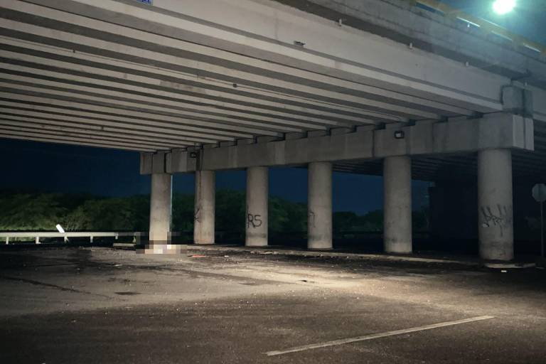 Dejan cuerpo de un hombre debajo de un puente en La Costerita, en Culiacán