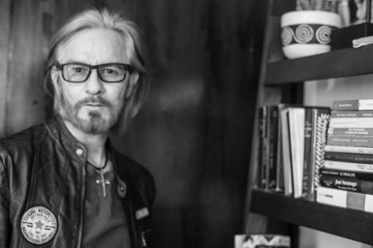 Miguel Ángel Vega se vuelve El Fixer y narra sus hazañas en su libro