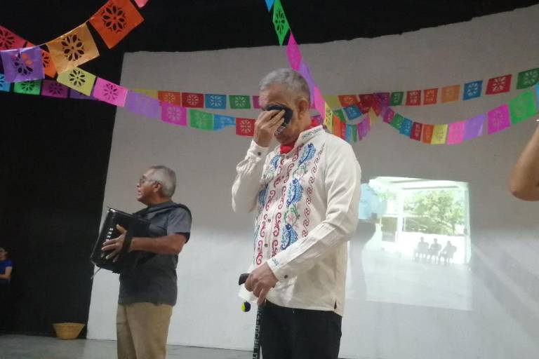 Celebran 40 años de trayectoria dancística del maestro Eligio Becerra Bizarrón