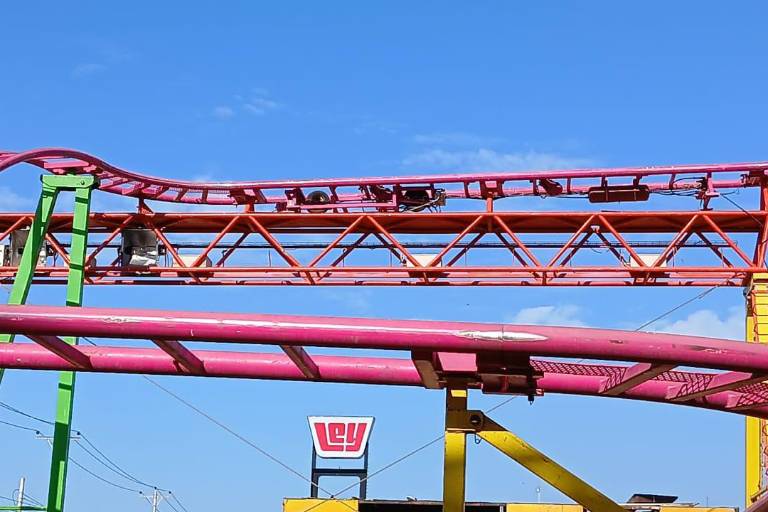 Ajustan lámparas de juegos mecánicos de la Verbena Culiacán para no afectar a conductores