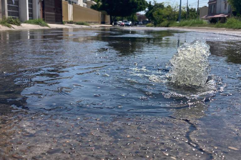Desborda corriente de aguas negras por la avenida Jabalíes en Mazatlán