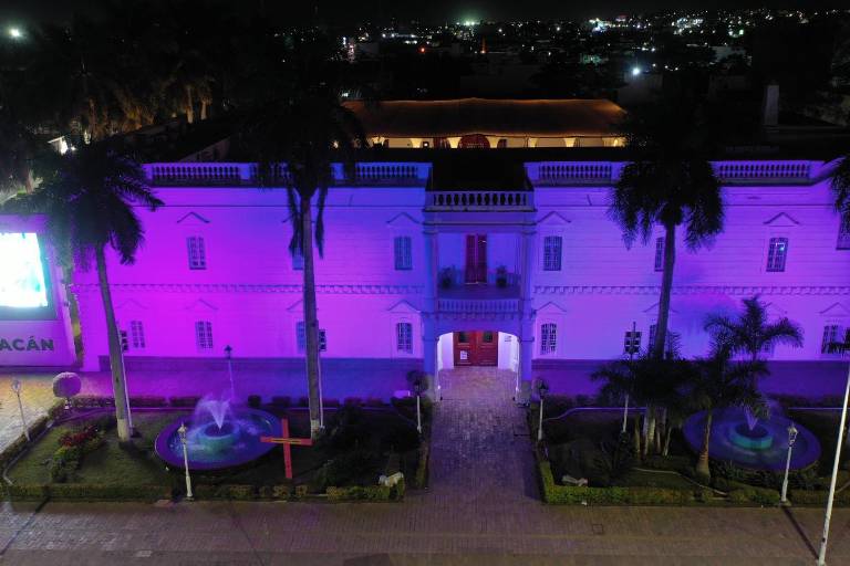 Iluminan también de morado el Palacio Municipal de Culiacán por el Día Internacional de la Mujer