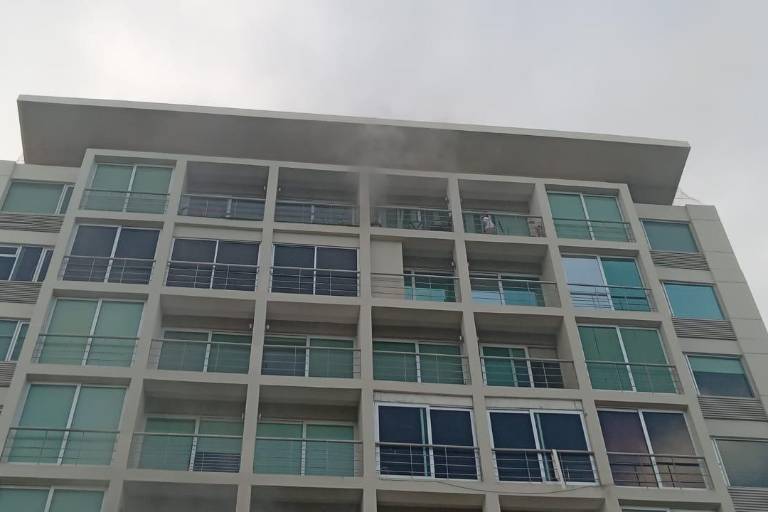 Incendio en edificio de departamentos en Culiacán provoca evacuación de 25 personas