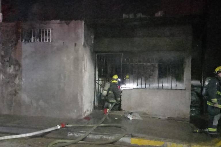 Se incendia casa en la Colonia Recursos Hidráulicos, en Culiacán